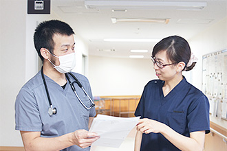 医師と打ち合わせ